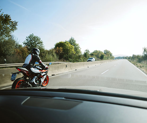 Kako pravilno prehitevati z motorjem?