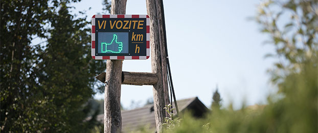 Prikaz hitrosti: Večja pozornost, manj&scaron;a hitrost