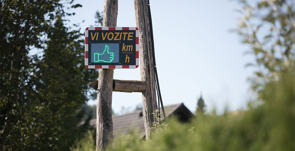 Prikaz hitrosti: Večja pozornost, manj&scaron;a hitrost