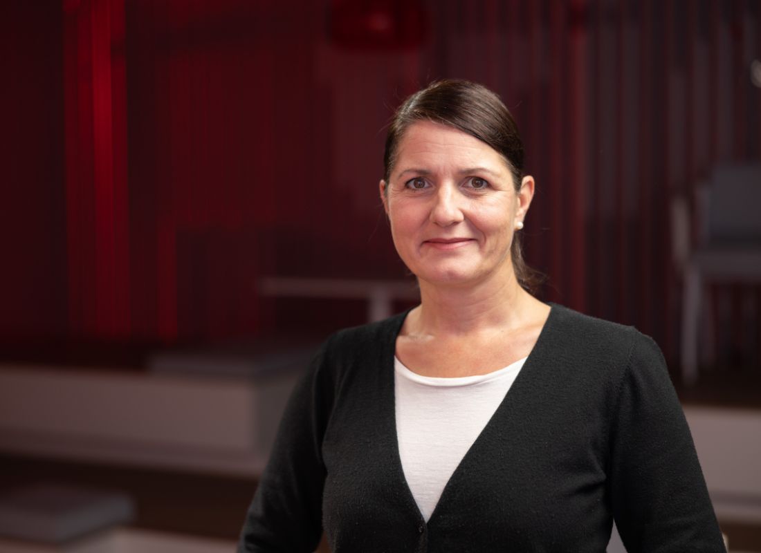 Portret psihoterapevtke Tine Bončina