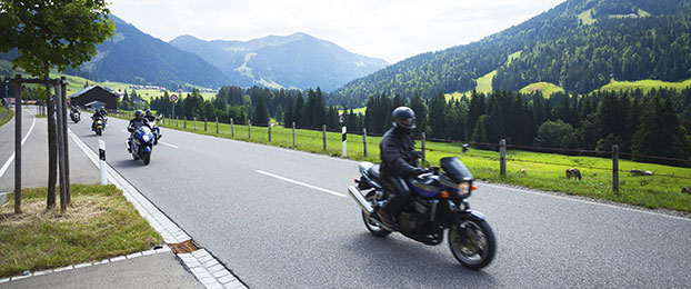 Vožnja motorja v skupini in s sopotnikom