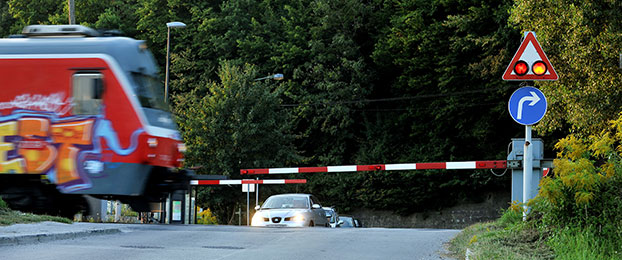Nesreče na prehodih čez železni&scaron;ko progo lahko preprečimo