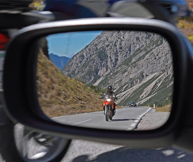 Motoristi proti avtomobilistom?