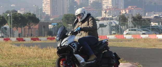 Skuter namesto avta &ndash; praktična re&scaron;itev za urbano mobilnost 