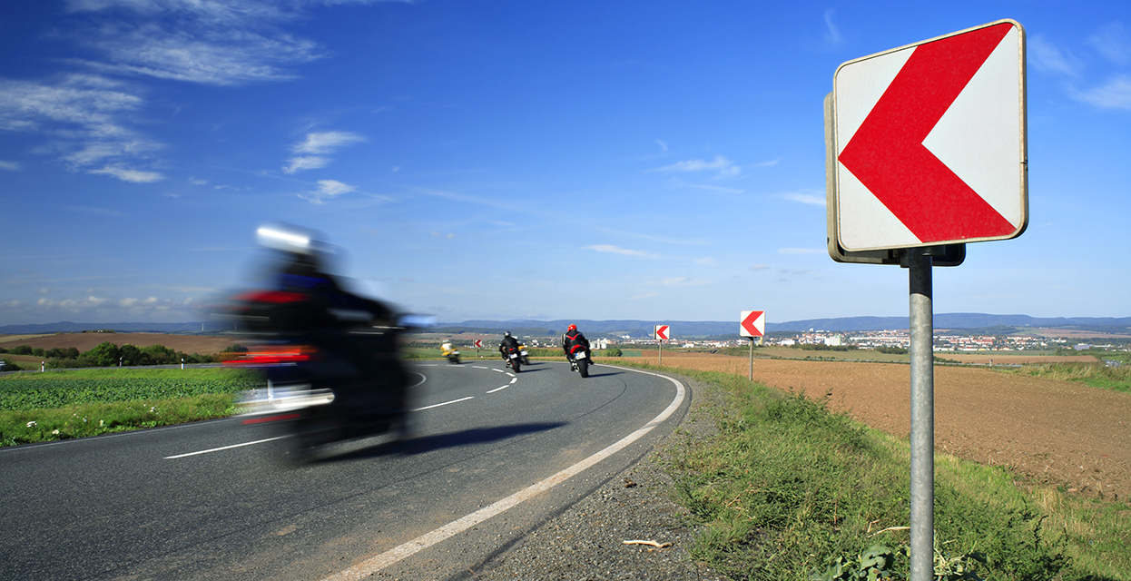 Ko motorist zmrzne: Prevelika hitrost ali neznanje?