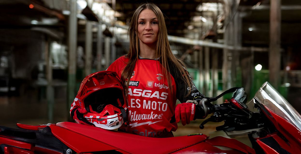 S Tjašo Fifer o cestnem motociklizmu: »Na cesti si ranljiv.«
