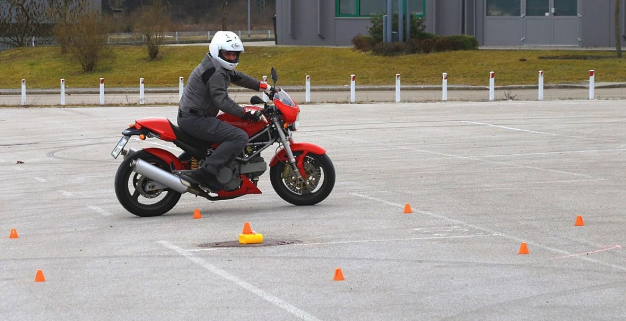 Kako pravilno voziti motor?