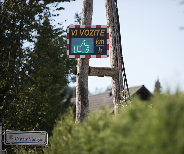 Prikaz hitrosti: Večja pozornost, manj&scaron;a hitrost
