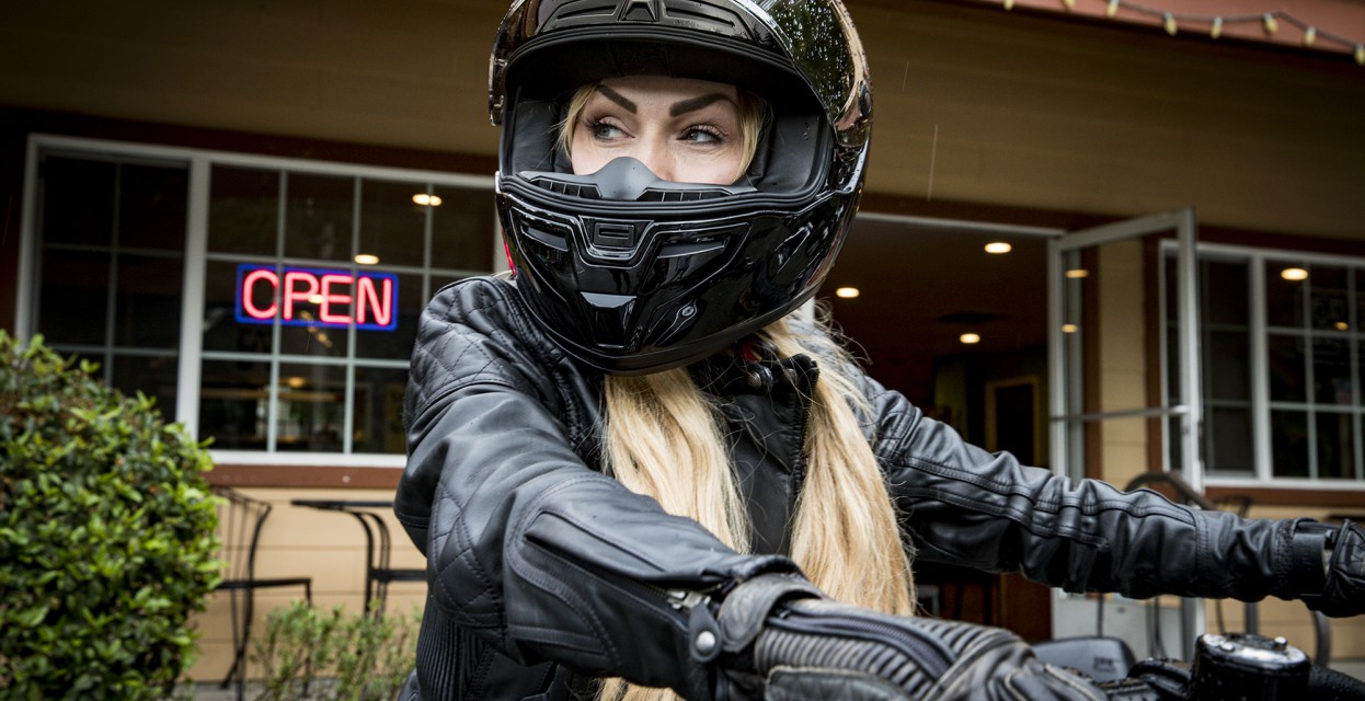 Kako izbrati, pomeriti in vzdrževati motoristično čelado