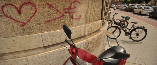 Grafiti na fasadi?