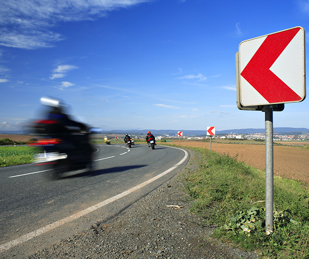 Ko motorist zmrzne: Prevelika hitrost ali neznanje?
