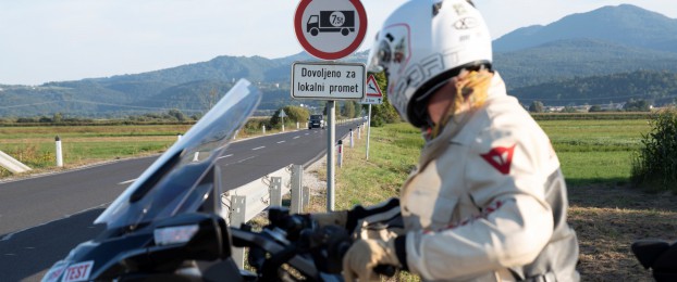 Ko avtomobilist sreča dinamičnega motorista. In obratno