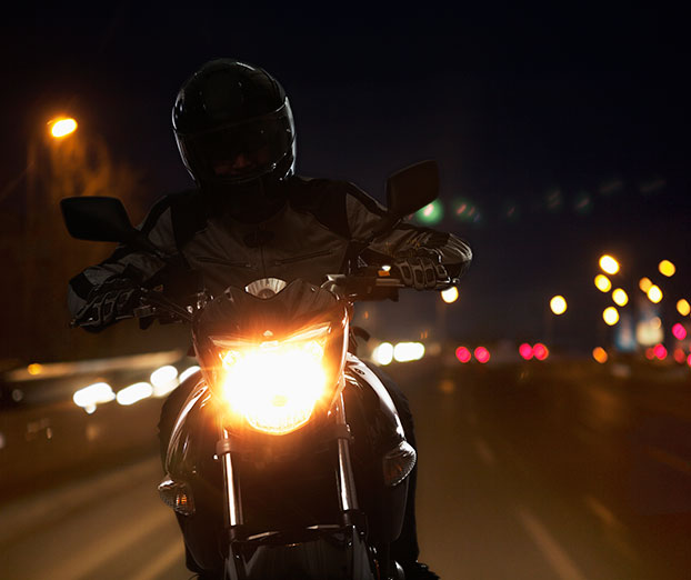 Vožnja z motorjem v temi