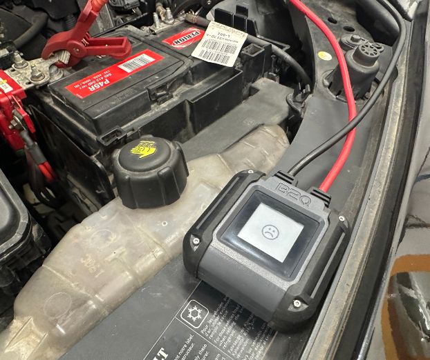 Na pomoč! Akumulator je prazen! Kaj moramo vedeti? (video)