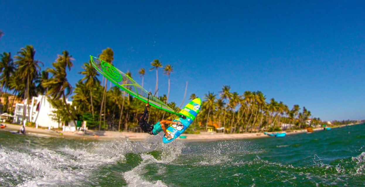 Kam pozimi na toplo? Windsurfing lokacije za aktivne počitnice