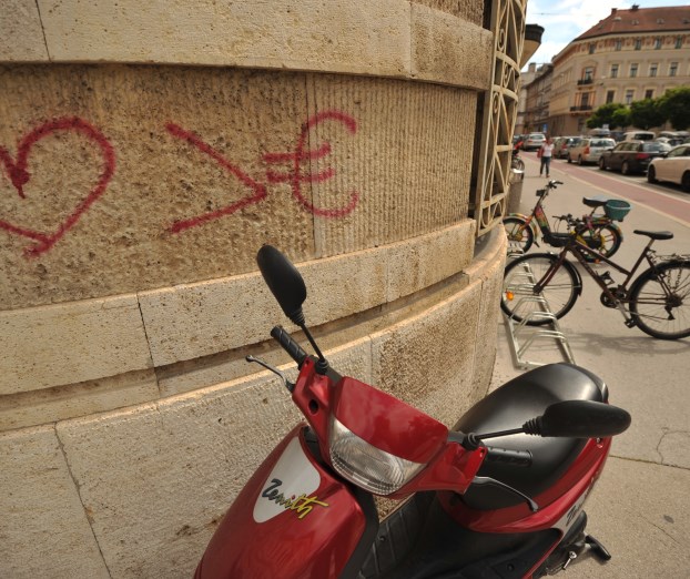 Grafiti na fasadi?