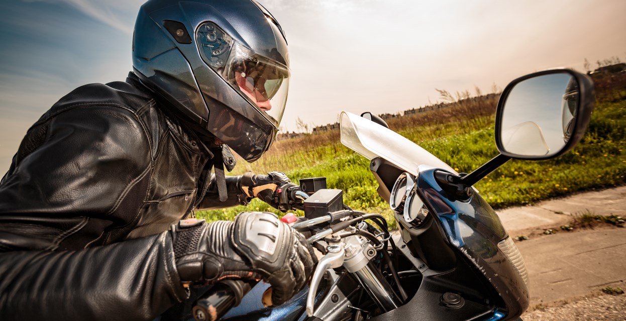 Nad pisarniško držo s 7 vajami za motorista