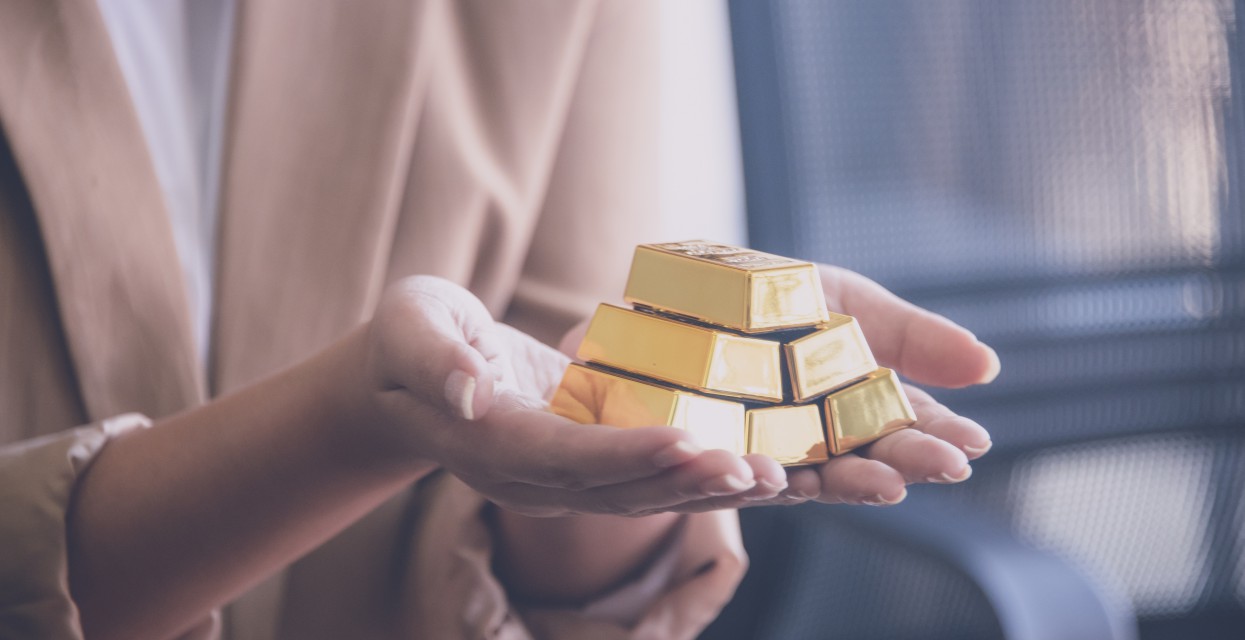 Varčevanje v zlatu – kaj morate vedeti?