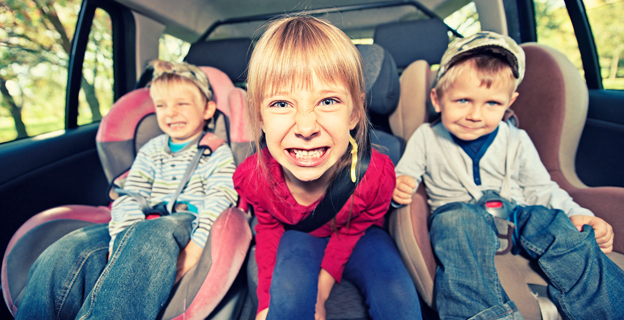 8 zabavnih iger za dolge vožnje z otroki v avtu