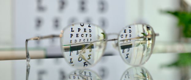 Astigmatizem: zakaj &raquo;samo cilinder&laquo; ni tako preprost, kot zveni